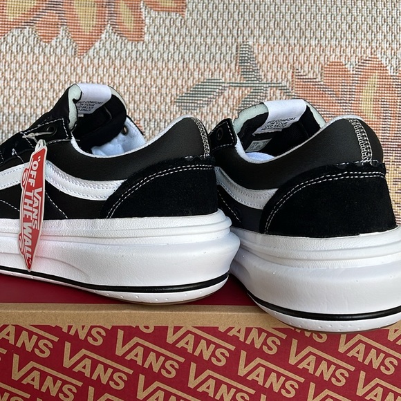 Vans WMNS Oid Skool Over
Black/White
VN0A7Q5EBA2
Sneakers Platforms - Picture 15 of 16